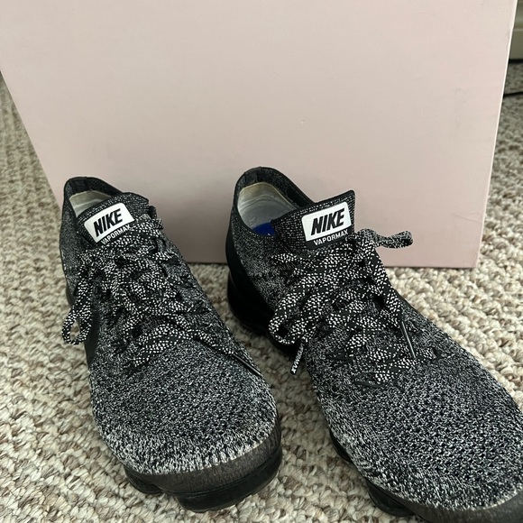 Nike Vapormax Flyknit Black and Gray Sneakers - Picture 3 of 6